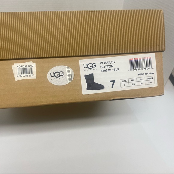 UGG W Bailey Button Boots - Black size 7 - Picture 1 of 7
